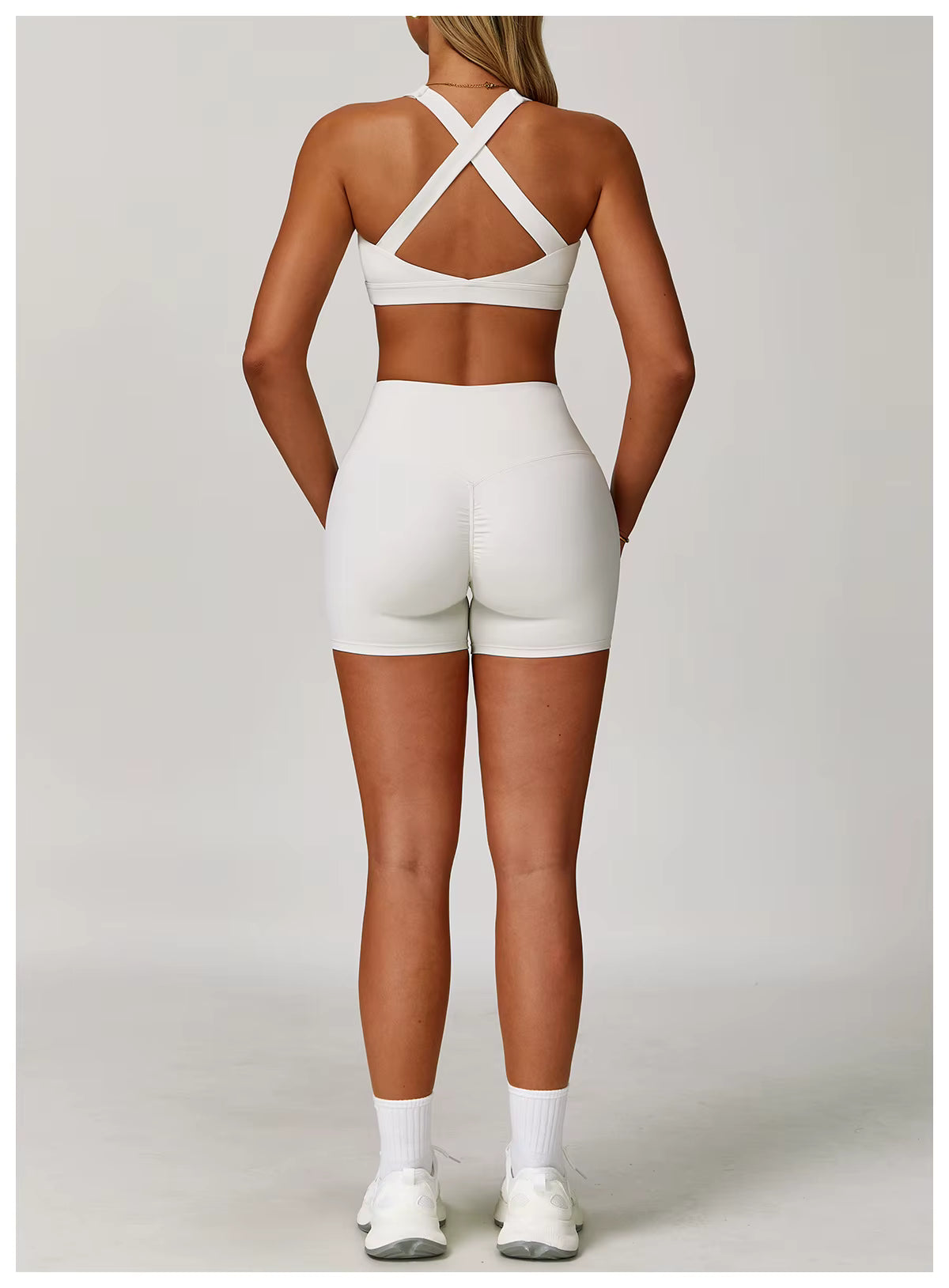Ensemble Yoga & Fitness Femme avec Short – Brassière de Sport & Short Taille Haute, Confort et Style