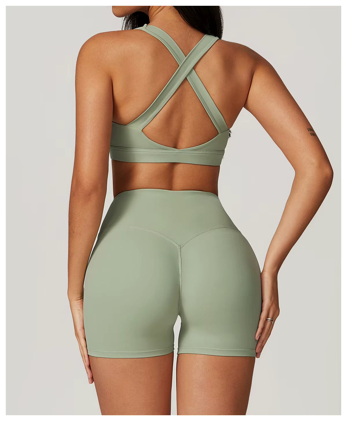 Ensemble Yoga & Fitness Femme avec Short – Brassière de Sport & Short Taille Haute, Confort et Style